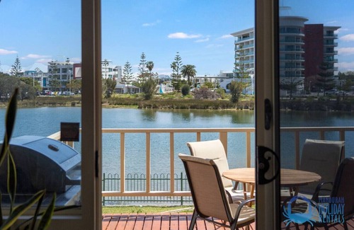Mandurah Apartment | Mandurah Overlooking The Marina