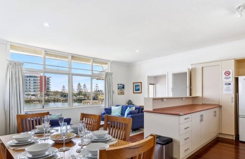 Mandurah Apartment | Mandurah Overlooking The Marina