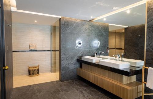 Semanggi Hotel | Mangkuluhur ARTOTEL SUITES