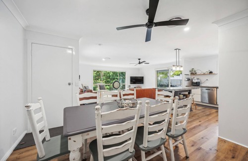 Toormina Apartment | Mango Cottage 12 – Spacious 6-Bedroom Coastal Escape with Pool