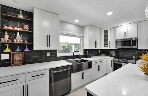 Merritt Island House | Mango Haven Mins Away From Restaurants & Beaches