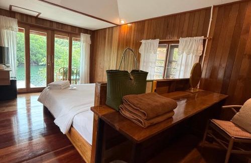 Ko Kood Bed & Breakfast | Mangrove bungalow & restaurant