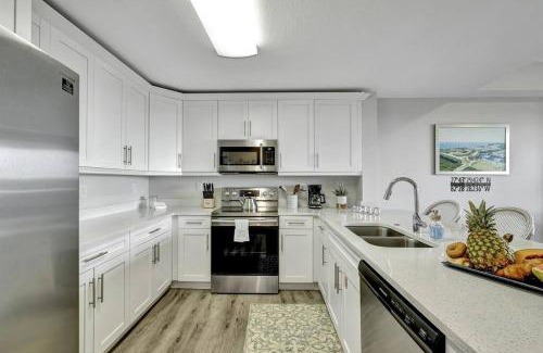 Ruskin House | Mangrove Magic in Little Harbor Resort & Marina