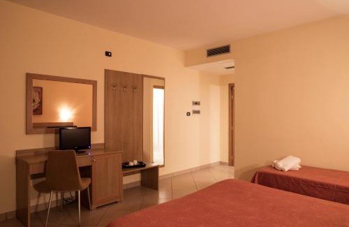Sulmona Hotel | Manhattan Village Hotel