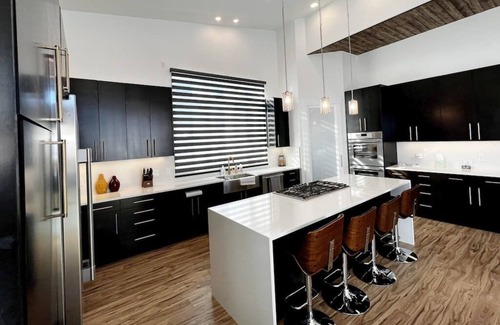 Manila House | Manila Lot 7 · King bed, high end, new home, hot tub, steam room