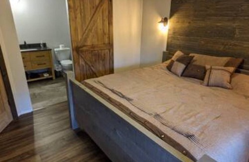 Fife Lake Cabin | !Manistee River Log Cabin!