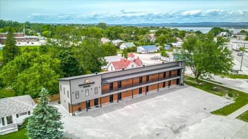 Manitoulin District Hotel | Manitoulin Motel