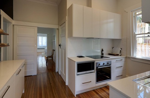 Manly Apartment | Manly Beach renovated 1920s light & spacious 3 B’room, 2 Bathroom with garden
