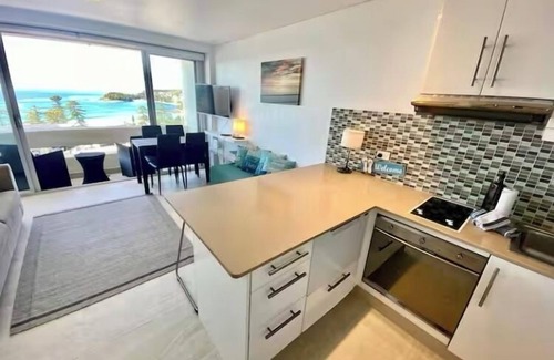 Manly Condo | Manly to Shelly Ocean Beach Views Sunrise & Sunset