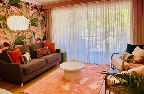 Manly Apartment | Manly Vibes - fabulous design with gym, sauna, streaming, right opposite wharf & beach
