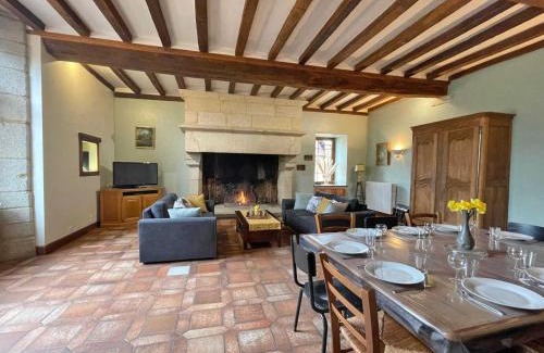 Colombiers House | Manoir du XVème avec cheminée, animaux acceptés, à Colombiers - FR-1-497-204