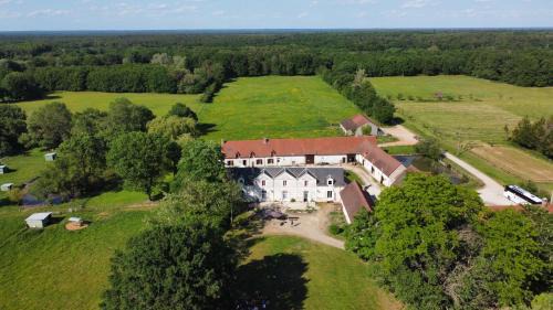 Langon House | Manoir gite 34 à 45 personnes 30 minutes zoo beauval, chambord, center parc