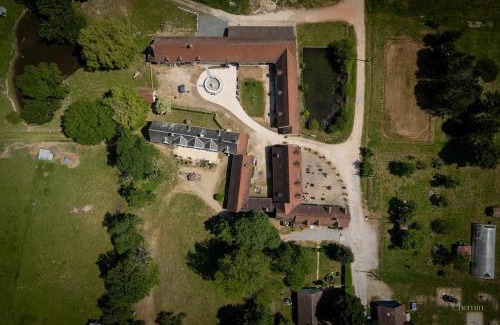 Langon House | Manoir gite 34 à 45 personnes 30 minutes zoo beauval, chambord, center parc