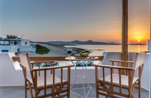 Milos House | Manolis And Filio Home -By The Sea
