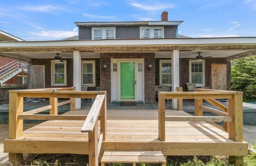 Willoughby Spit Cottage | Manor And Mutts #1 4 Bedroom Cottage by RedAwning
