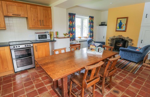 Pickering Cottage | MANOR COTTAGE, pet friendly, character holiday cottage in Levisham