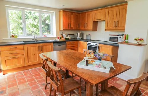 Pickering Cottage | MANOR COTTAGE, pet friendly, character holiday cottage in Levisham