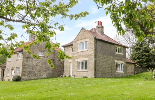 Pickering Cottage | MANOR COTTAGE, pet friendly, character holiday cottage in Levisham