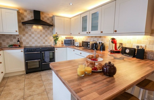 Reighton House | MANOR FARMHOUSE, pet friendly, character holiday cottage in Filey