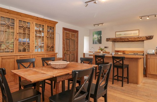 Dartmouth House | MANOR FARMHOUSE, pet friendly, luxury holiday cottage in Dittisham