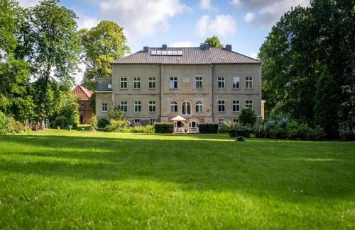 Baumgarten House | Manor Lakeside Escape