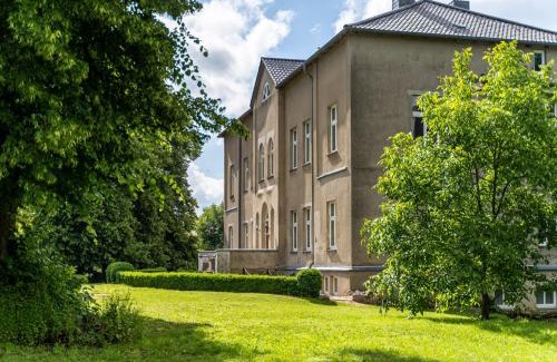 Baumgarten House | Manor Lakeside Escape