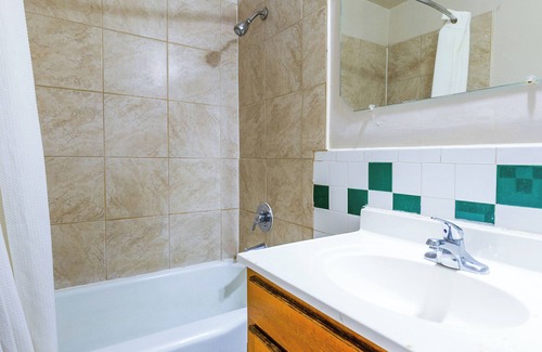 Westchester Hotel | Manor Motel By OYO Near Oak Brook/Chicago Westchester