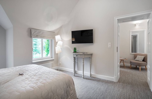 Nowe Warpno Bed & Breakfast | Manowce Palace - Triple Room with Lake View (Room 4)