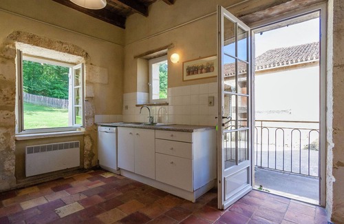 Saint-Georges-de-Montclard Villa | Mansion in Aquitaine with Private Pool