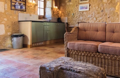 Saint-Georges-de-Montclard Villa | Mansion in Aquitaine with Private Pool