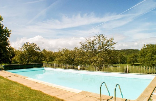 Saint-Georges-de-Montclard Villa | Mansion in Aquitaine with Private Pool