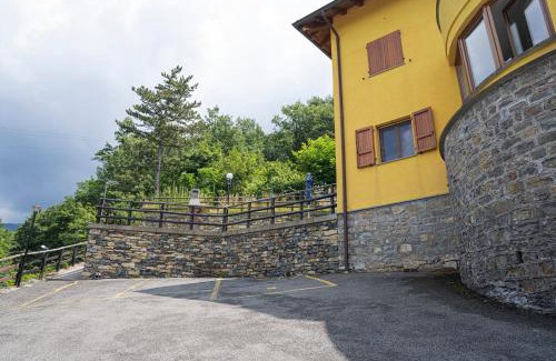 Villaggio al Pino Apartment | Mansarda Villa Adele