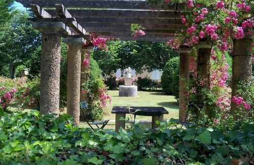 Ginestet House | Mansion and fishing pond near Bergerac