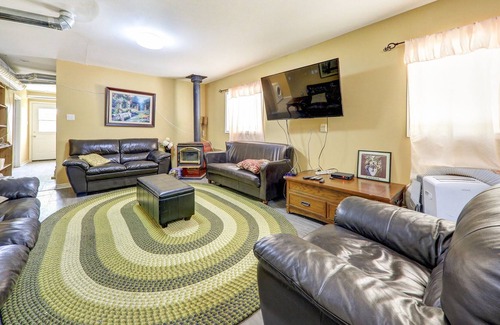 Bexley Cottage | Mansion like home 6 bedroom ,hottub in the woods