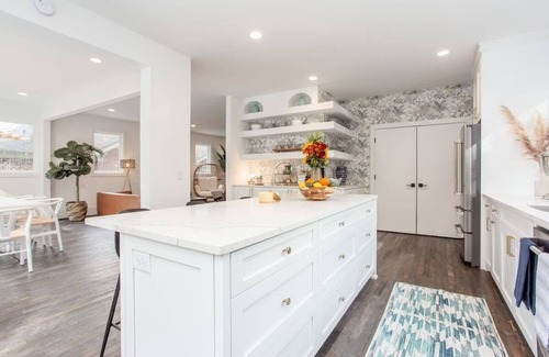 Morningside-Lenox Park House | Mansion on Monroe/Pool/7bd/7.5bath/Sleeps 15