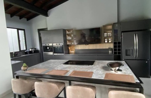 Las Mercedes Villa | mansion palms