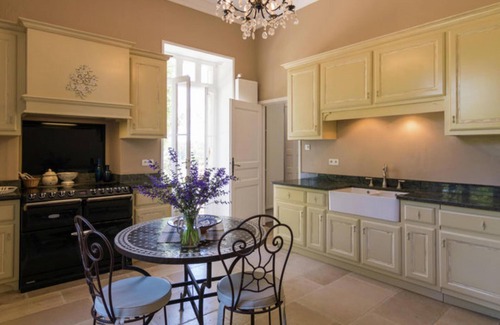 Brouchaud House | Mansion with large garden and swimming pool