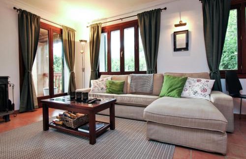 Alaro House | Mansion with Pool & Garden