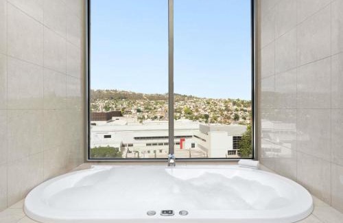 Launceston CBD Hotel | Mantra Charles Hotel