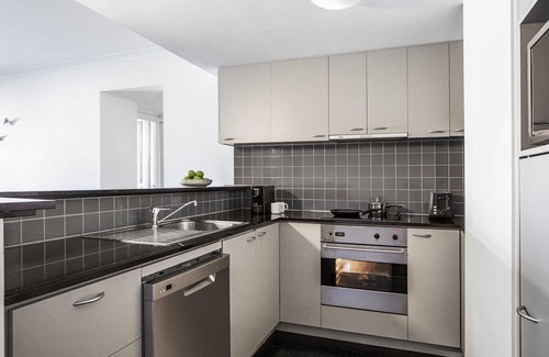 Chinatown Apartment | Mantra on Russell Melbourne