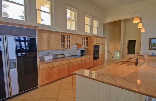 The Shores House | Manu Kai Elegant Beachfront retreat for large families. Private House with Swimming pool and Hot tub