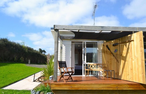 Kaukapakapa Apartment | Manuka Views - Close to Thermal Hot Pools