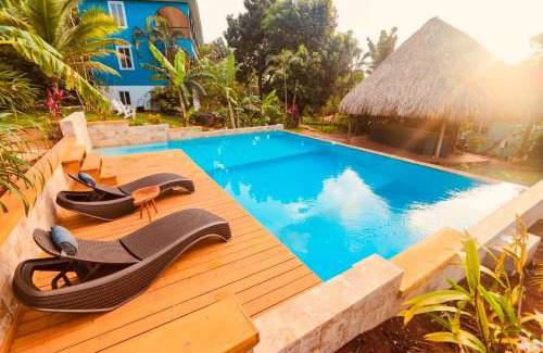 Isla de Utila Hotel | MANURII Garden