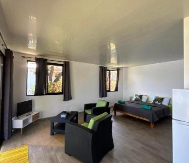 Paea House | Manuura village