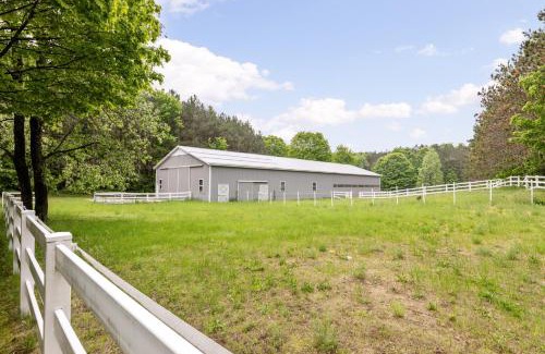 Maple City House | Maple City Farm Pet Friendly
