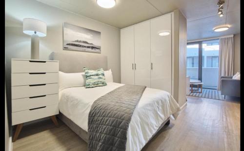 Kareeberg Apartment | Maple grove