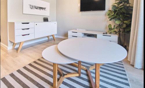Kareeberg Apartment | Maple grove