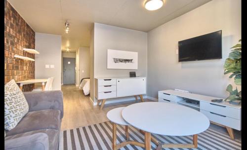 Kareeberg Apartment | Maple grove