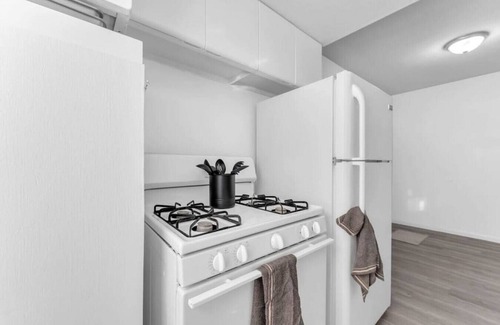 Maple Heights Apartment | Maple Heights Getaway