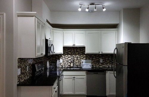 Timberlea Apartment | Maple Leaf Bedroom Su